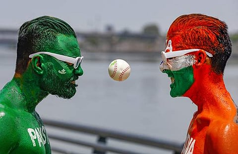 ശരീരം മുഴുവൻ ചായം പൂശി ഇന്ത്യ- പാക് ആരാധകർ/ പിടിഐ