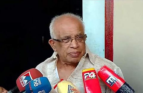 മന്ത്രി കെ കൃഷ്ണന്‍ കുട്ടി മാധ്യമങ്ങളോടു സംസാരിക്കുന്നു/ടിവി ദൃശ്യം