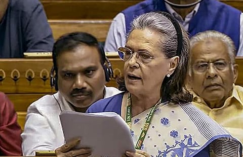 സോണിയ ഗാന്ധി വനിതാ ബില്‍ ചര്‍ച്ചയില്‍ പങ്കെടുക്കുന്നു/പിടിഐ