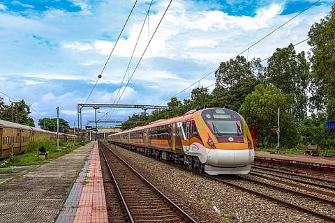 പുതിയ വന്ദേ ഭാരത് ട്രെയിന്‍/റെയില്‍വേ ട്വീറ്റ് ചെയ്ത ചിത്രം