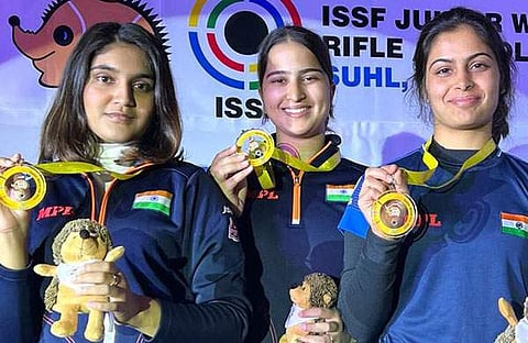 25 മീറ്റര്‍ പിസ്റ്റള്‍ വിഭാഗത്തില്‍ സ്വര്‍ണം നേടിയ ഇന്ത്യന്‍ ടീം