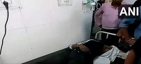 വീണു പരിക്കേറ്റ പ്രതിയെ ആശുപത്രിയില്‍ എത്തിച്ചപ്പോള്‍/എഎന്‍ഐ വീഡിയോ സ്‌ക്രീന്‍ഷോട്ട്