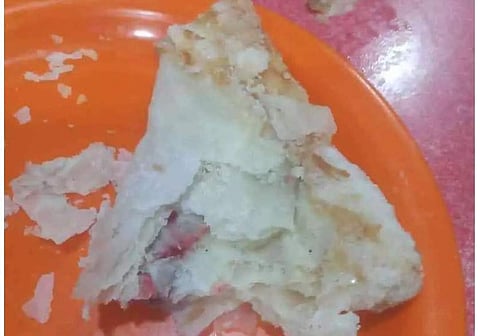 പുഴുവിനെ കണ്ടെത്തിയ പഫ്‌സ്