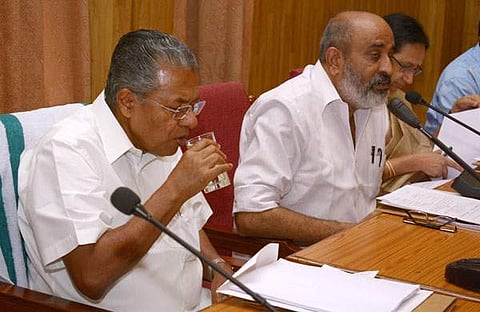 മാത്യു ടി തോമസ് പിണറായി വിജയനൊപ്പം/ഫയല്‍