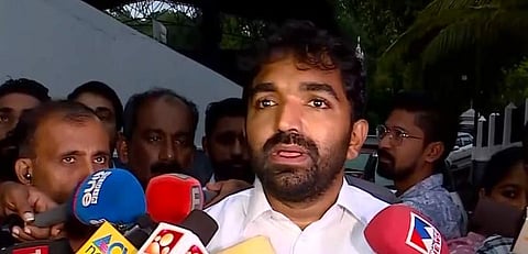 ചാണ്ടി ഉമ്മന്‍ മാധ്യമങ്ങളെ കാണുന്നു/വീഡിയോ സ്‌ക്രീന്‍ഷോട്ട്