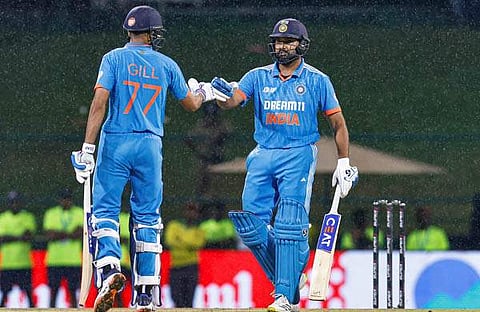 രോഹിത് ശർമ്മയും ശുഭ്മാൻ ​ഗില്ലും മത്സരത്തിനിടെ/ പിടിഐ