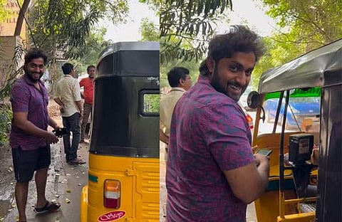 ഓട്ടോയിൽ വന്നിറങ്ങുന്ന ധ്യാൻ/ വിഡിയോ സ്ക്രീൻഷോട്ട്