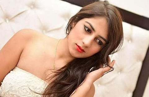 ദിവ്യ പഹുജ/ ചിത്രം എക്‌സ്