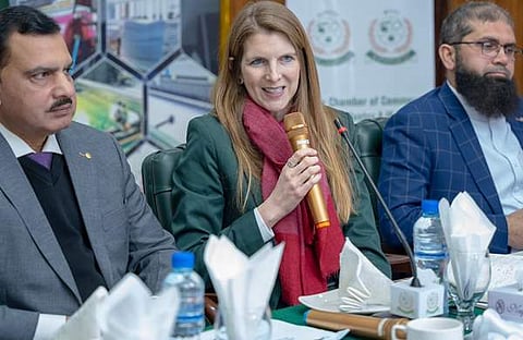 ബ്രിട്ടീഷ് ഹൈക്കമ്മിഷണറുടെ പാക് അധിനിവേശ കശ്മീർ സന്ദർശനത്തിൽ നിന്ന്/ ചിത്രം: ട്വിറ്റർ