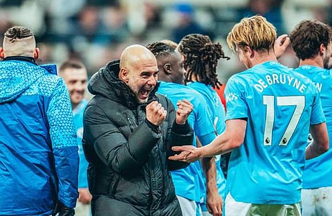 ​ഗെർഡിയോളയ്ക്കൊപ്പം വിജയം ആഘോഷിക്കുന്ന ഡിബ്രുയ്നെ/ ട്വിറ്റർ