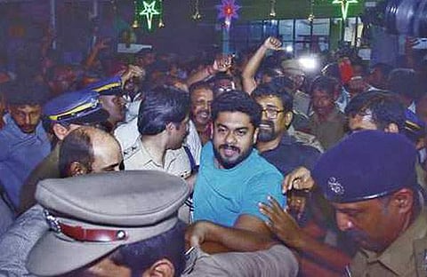 അറസ്റ്റിലായവരെ മജിസ്ട്രേറ്റിന് മുന്നിൽ എത്തിച്ചപ്പോൾ/ ചിത്രം: എ സനേഷ്- ന്യൂ ഇൻഡ്യൻ എക്സ്പ്രസ്