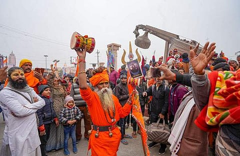 അയോധ്യയിലെ ലതാമങ്കേഷ്‌കര്‍ ചൗക്കില്‍ ഒത്തുകൂടിയ ഭക്തര്‍/ പിടിഐ