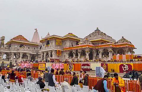 പ്രതിഷ്ഠാ ചടങ്ങിന് മുന്നോടിയായി രാമക്ഷേത്രം പുഷ്പങ്ങളാല്‍ അലങ്കരിച്ചപ്പോള്‍ .ചിത്രം പിടിഐ