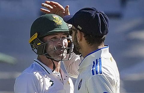 അവസാന ടെസ്റ്റ് കളിക്കുന്ന ഡീൻ എൽ​ഗറിന് കോഹ് ലി യാത്രയയപ്പ് നൽകുന്ന രം​ഗം, പിടിഐ