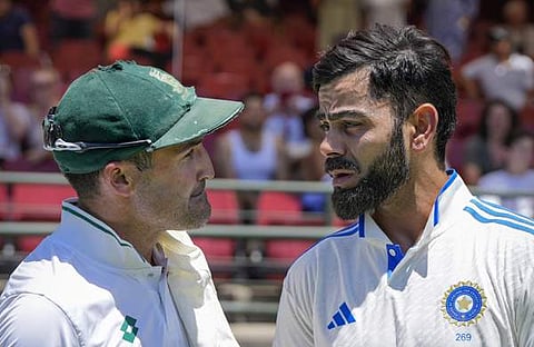 ഡീൻ എൽ​ഗറുമായി സൗഹൃ​ദ സംഭാഷണം നടത്തുന്ന കോഹ് ലി, പിടിഐ