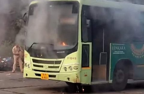 കെഎസ്ആർടിസി ബസിന് തീപിടിച്ചപ്പോൾ, സ്ക്രീൻഷോട്ട്