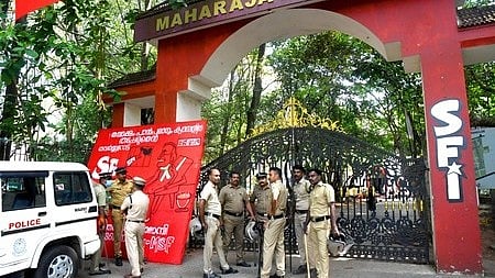 മഹാരാജാസ് കോളജ് സംഘര്‍ഷം; വിദ്യാര്‍ഥികള്‍ക്ക് കൂട്ടസസ്‌പെന്‍ഷന്‍