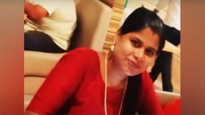 ഐസ്‌ക്രീമില്‍ വിഷം ചേര്‍ത്ത് കഴിച്ചു; മൂന്ന് വയസ്സുള്ള മകളുമായി ആത്മഹത്യക്ക് ശ്രമിച്ച യുവതി മരിച്ചു