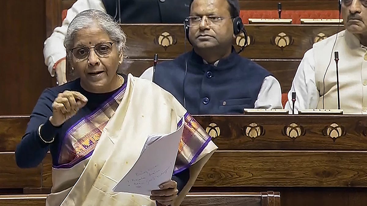 യുപിഎയുടെയും എന്‍ഡിഎയുടെയും ഭരണ താരതമ്യം; ധവളപത്രം ലോക്‌സഭയില്‍ വെച്ച് ധനമന്ത്രി 
