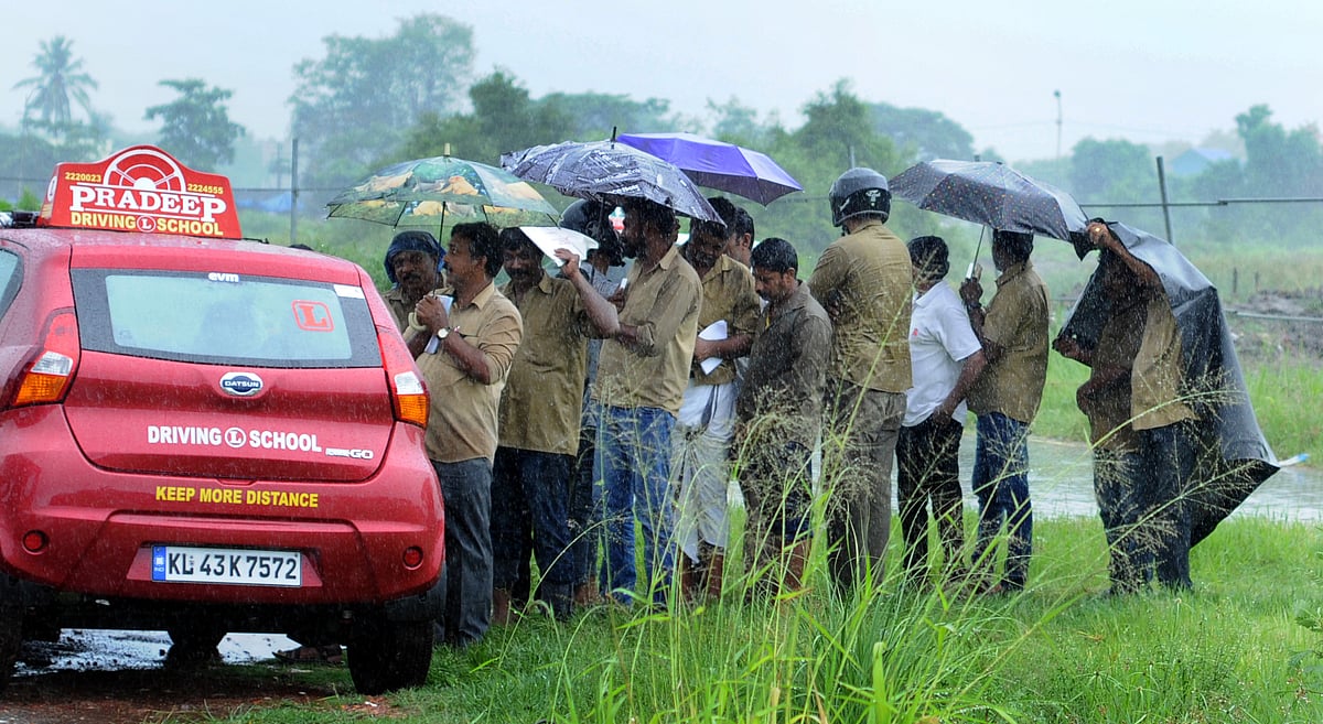 എച്ച് ഒഴിവാക്കി; ഓട്ടോ മാറ്റിക്, ഇലക്ട്രിക് വാഹനങ്ങളില്‍ ടെസ്റ്റ് നടത്തരുത്‌; പരിഷ്‌കരിച്ച  ഡ്രൈവിങ് ടെസ്റ്റ് മെയ് ഒന്നുമുതല്‍