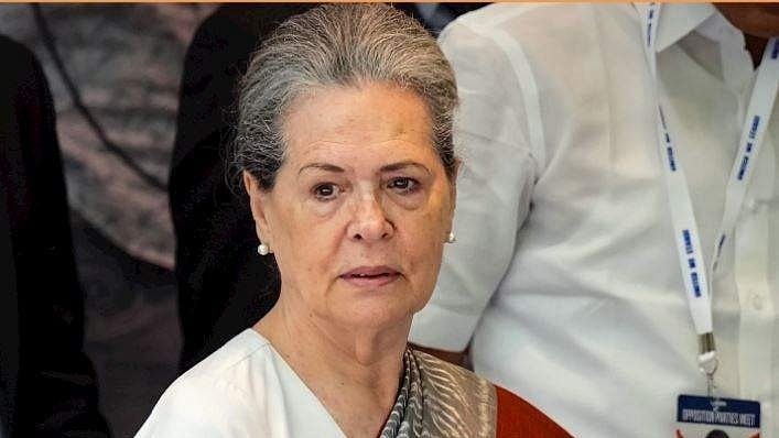 സോണിയ ഗാന്ധി ആശുപത്രിയില്‍; ഒപ്പം രാഹുലും പ്രിയങ്കയും