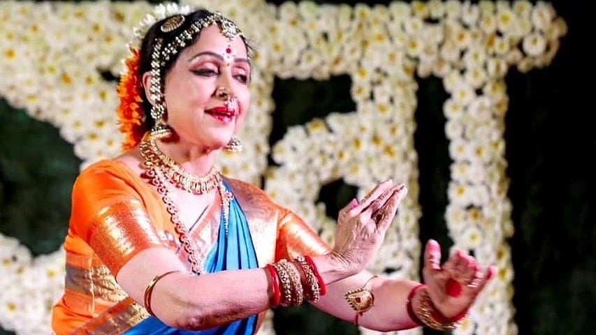 അയോധ്യ രാമ ക്ഷേത്രത്തില്‍ ഭരതനാട്യം കളിച്ച് ഹേമ മാലിനി: വിഡിയോ