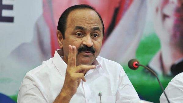 'നിസ്സഹായരായി നില്‍ക്കുന്ന ഒരു ജനതയെ വെല്ലുവിളിക്കുന്നു'; വയനാടിന് വായ്പ അനുവദിച്ചതില്‍ വിമര്‍ശനം
