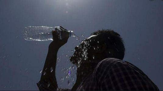 സംസ്ഥാനത്ത് ചൂട് കൂടുന്നു; മുന്നറിയിപ്പുമായി പൊലീസും ദുരന്ത നിവാരണ അതോറിറ്റിയും