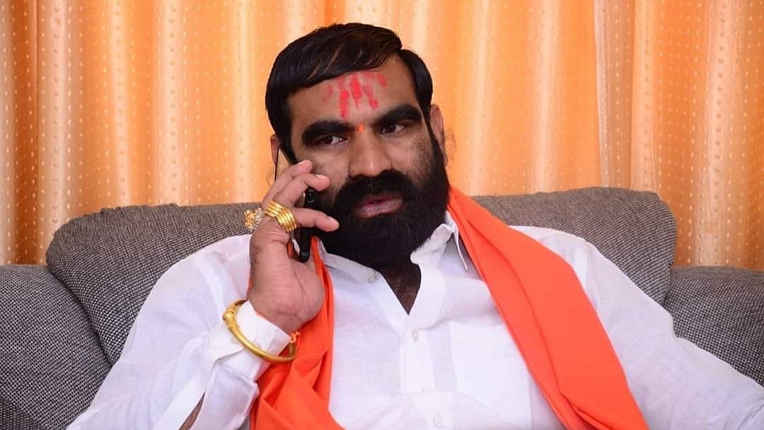 'അച്ഛനമ്മമാര്‍ എനിക്ക് വോട്ട് ചെയ്തില്ലെങ്കില്‍ നിങ്ങള്‍ ഭക്ഷണം കഴിക്കരുത്'; സ്‌കൂള്‍ വിദ്യാര്‍ഥികളോട് എംഎല്‍എ; വീഡിയോ; വിവാദം