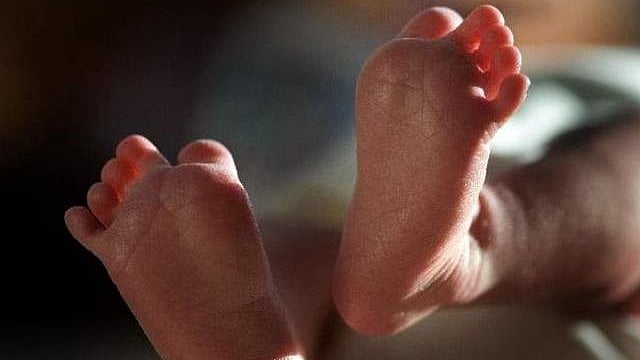 മുലപ്പാല് തൊണ്ടയില് കുടുങ്ങി പിഞ്ചുകുഞ്ഞ് മരിച്ചു