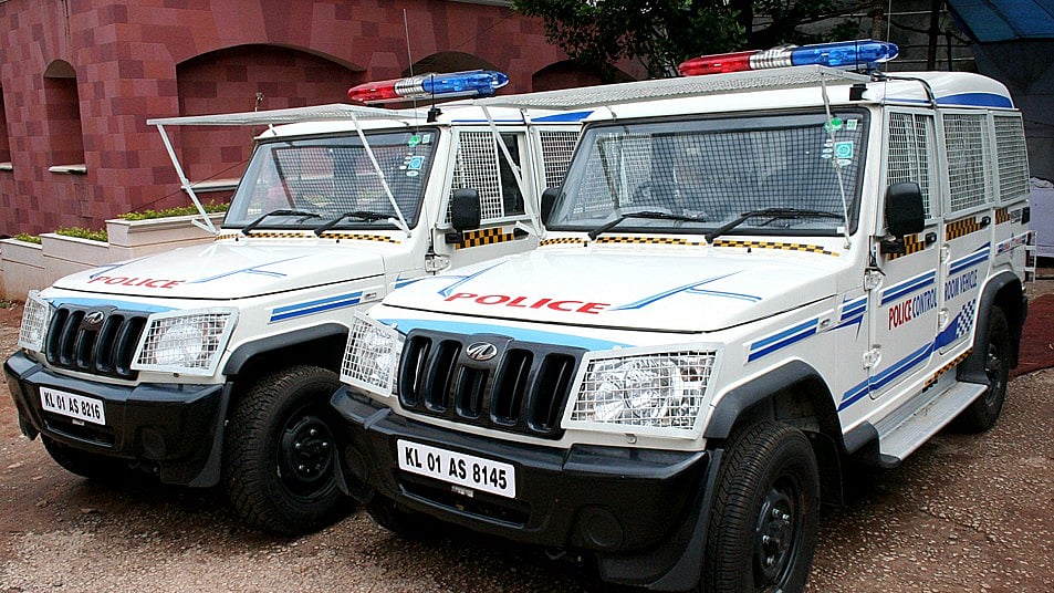 'സൂക്ഷിച്ചില്ലെങ്കില് പണി പാഴ്സലായി വരും' പൊലീസ് യൂണിഫോമില് വീഡിയോ കോള് ചെയ്ത് തട്ടിപ്പ്; നഷ്ടമായത് 40 ലക്ഷം രൂപ
