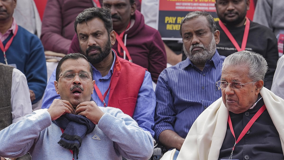'വന്നാല്‍ തന്നെ വഴിയരികില്‍ കസേരയിട്ടിരിക്കുന്നതാണ് രീതി'; ഗവര്‍ണറെ പരിഹസിച്ച് മുഖ്യമന്ത്രി
