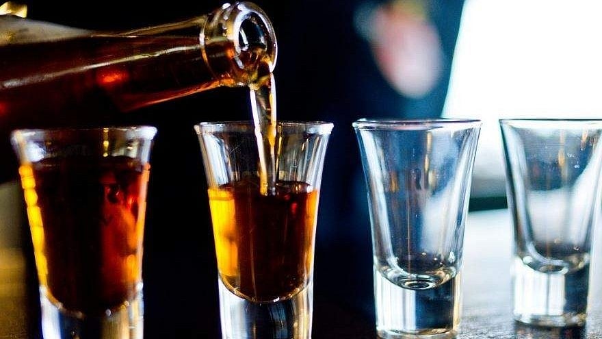 അധിക വരുമാനം ലക്ഷ്യമിട്ട് സര്‍ക്കാര്‍; വിദേശമദ്യത്തിന്റെ ഗാലനേജ് ഫീ പത്തു രൂപയായി കൂട്ടി; കോടതി വ്യവഹാരങ്ങള്‍ക്ക് ചെലവേറും