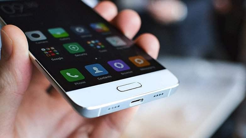 ഫോണ്‍ ചാര്‍ജിങ് സ്പീഡ് കൂട്ടണോ? സെറ്റിങ്‌സില്‍ ഈ മാറ്റങ്ങള്‍ വരുത്താം, ശ്രദ്ധിക്കേണ്ട കാര്യങ്ങള്‍  