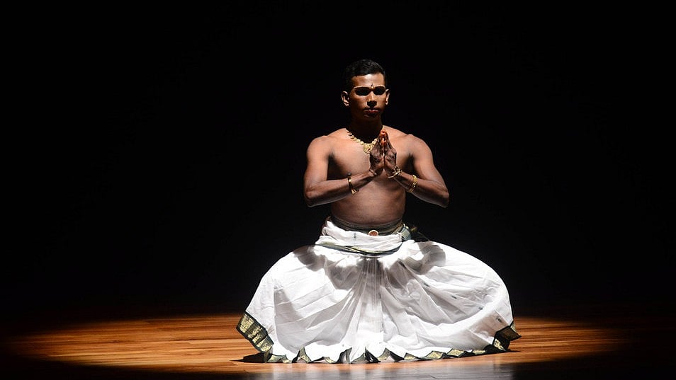 കലാമണ്ഡലത്തില്‍ ഇനി ആണ്‍കുട്ടികള്‍ക്കും മോഹിനിയാട്ടം പഠിക്കാം; ചരിത്ര തീരുമാനവുമായി ഭരണസമിതി