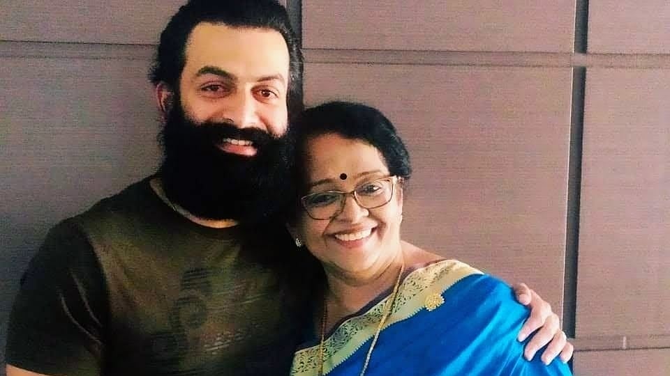 'ആടുജീവിതം' എന്റെ മകന് ബ്ലെസിയിലൂടെ ഈശ്വരൻ നൽകിയ വരദാനം: കുറിപ്പുമായി മല്ലിക സുകുമാരൻ