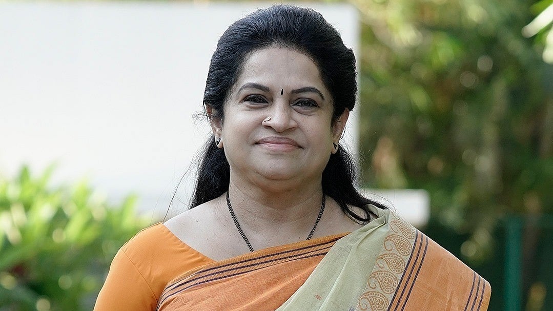 മുരളിയേട്ടന്‍ എത്ര പാര്‍ട്ടി മാറി വന്നയാളാണ്? ; അച്ഛനെ മുന്നില്‍ നിന്നും പിന്നില്‍ നിന്നും കുത്തിയ ആള്‍ക്കാരാണ് ഓരോന്നും പറയുന്നത്: പദ്മജ