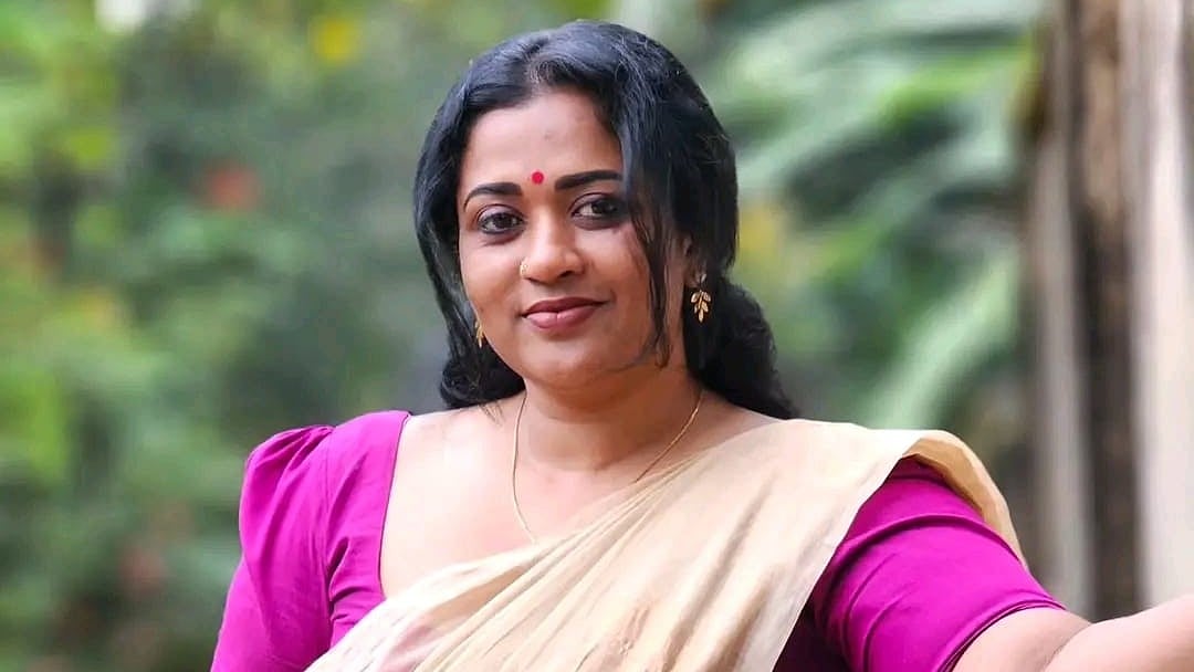 വേഷം മുണ്ടും ബ്ലൗസും; കേസാകുമെന്ന് പേടിച്ച് എതിര്‍ത്തില്ല, കുറേ കരഞ്ഞു; ഇന്നത്തെ ധൈര്യം അന്നില്ലായിരുന്നു: മഞ്ജു പത്രോസ് 