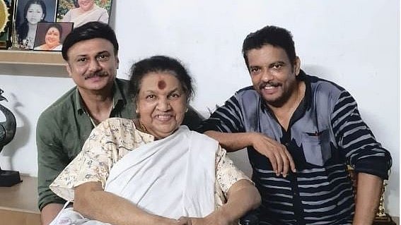 'കുടുംബ വിശേഷം' കേൾക്കാൻ മക്കളെത്തി; കവിയൂര്‍ പൊന്നമ്മയെ സന്ദര്‍ശിച്ച് ബൈജുവും ജഗദീഷും