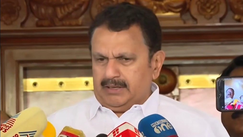 പാര്‍ട്ടി ഏല്‍പ്പിച്ച ദൗത്യം ഏറ്റെടുക്കുന്നു, കരുണാകരനെ സംഘികള്‍ക്ക് വിട്ടുകൊടുക്കില്ല; കെ മുരളീധരൻ