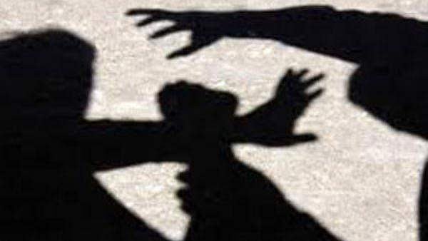 ഓര്‍ഡര്‍ നല്‍കിയ ഭക്ഷണം വൈകിയത് ചോദ്യം ചെയ്തു, മൂന്നാറില്‍ വിനോദ സഞ്ചാരിയെ ചട്ടുകംകൊണ്ട് അടിച്ചു