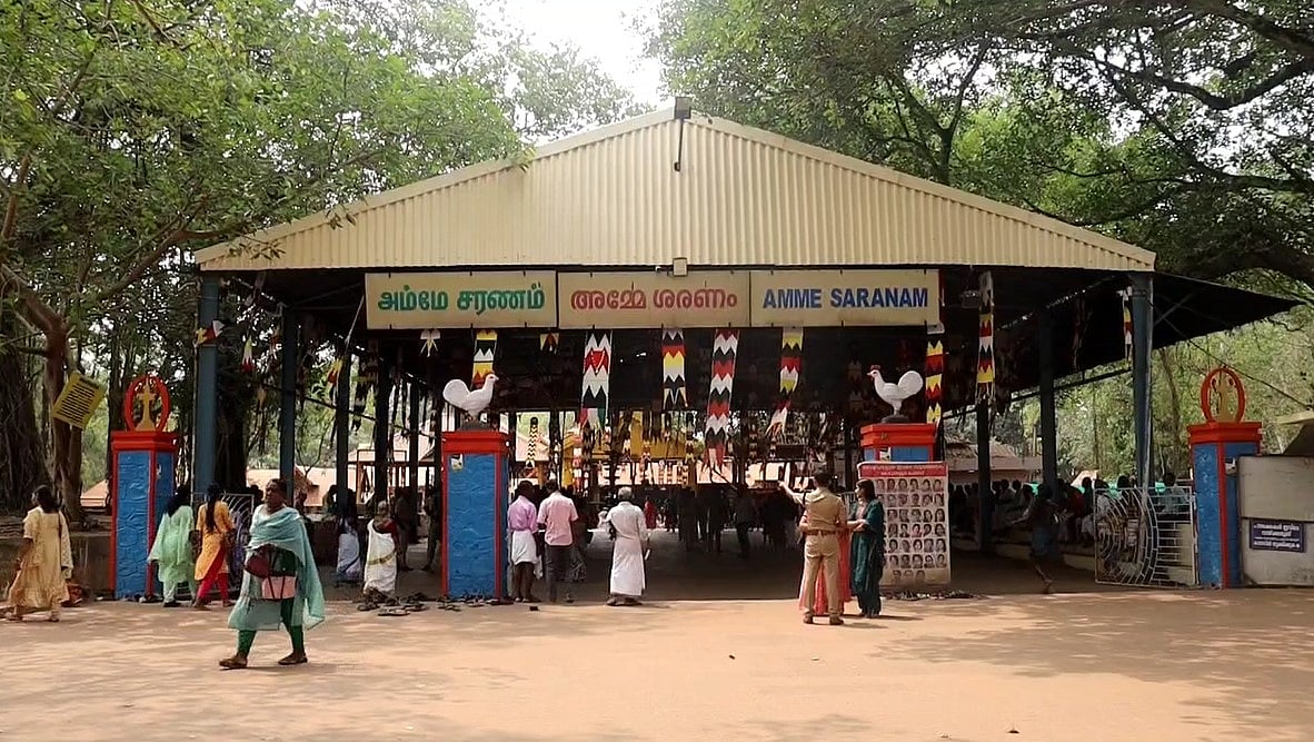 ആരവങ്ങളില്ലാതെ ശ്രീകുരുംബക്കാവില്‍ പ്രതീകാത്മക കാവുതീണ്ടല്‍