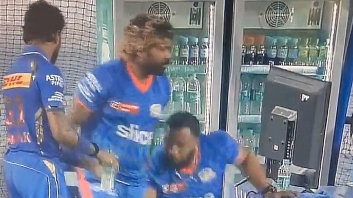 ഹർദിക് വന്നു, കസേര ഒഴിഞ്ഞു കൊടുത്തു മലിം​ഗ എഴുന്നേറ്റ് പോയി! (വീഡിയോ)