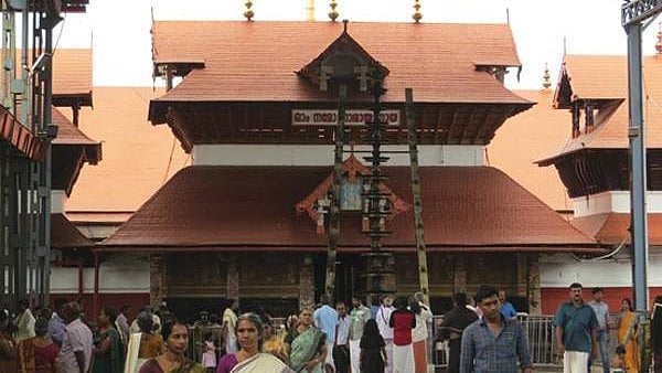 ​ഗുരുവായൂർ ക്ഷേത്രത്തിലെ ഭണ്ഡാരം എണ്ണൽ പൂർത്തിയായി; വരവ് 5 കോടി, കൂട്ടത്തിൽ നിരോധിച്ച നോട്ടുകളും