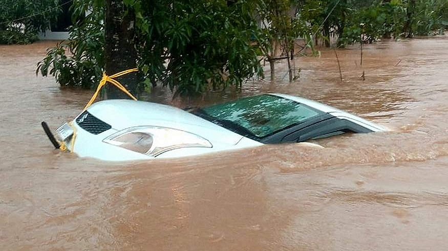 മഴക്കെടുതിയില്‍ വാഹനങ്ങള്‍ക്ക് നാശനഷ്ടം സംഭവിച്ചോ? ഇന്‍ഷുറന്‍സ് ലഭിക്കാന്‍ ഇക്കാര്യങ്ങള്‍ ചെയ്യാം 