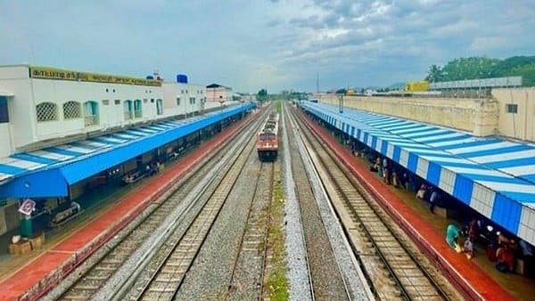ഇന്ത്യന്‍ റെയില്‍വേയ്ക്ക് റെക്കോര്‍ഡ് വരുമാനം; ലഭിച്ചത് 2.56 ലക്ഷം കോടി, ചരക്കുകടത്തില്‍ മുന്നേറ്റം  