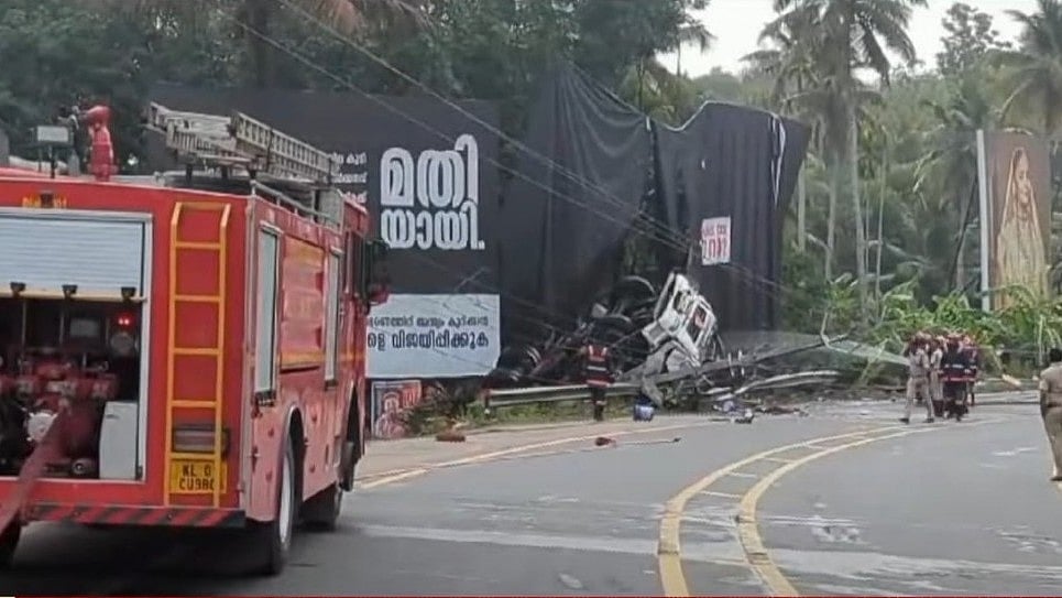 കൊട്ടാരക്കരയില്‍ ഗ്യാസ് ടാങ്കര്‍ ലോറി മറിഞ്ഞു, ഇന്ധന ചോര്‍ച്ച; എംസി റോഡില്‍ ഗതാഗതനിയന്ത്രണം 