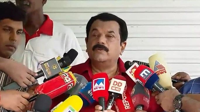 'വീട്ടുകാര്‍ എനിക്ക് വോട്ടു ചെയ്യുന്നത് ആദ്യം, രാവിലെ തന്നെ നീണ്ട ക്യൂ ശുഭപ്രതീക്ഷ'