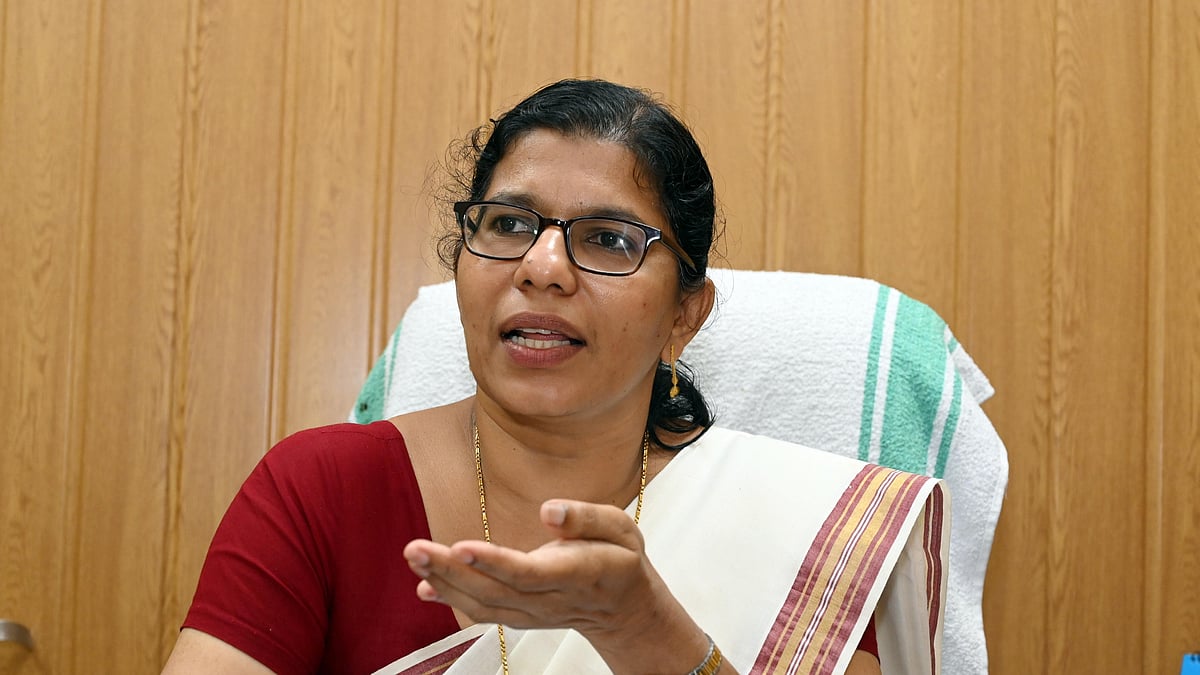 കോണ്‍ഗ്രസ്സുകാര്‍ 
എന്നെ കമ്യൂണിസ്റ്റാക്കി
