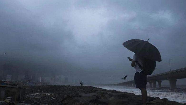 വരും മണിക്കൂറിൽ രണ്ട് ജില്ലകളിൽ മഴയ്ക്കും ശക്തമായ കാറ്റിനും സാധ്യത; ഇന്ന് നാല് ജില്ലകളിൽ യെല്ലോ അലർട്ട്